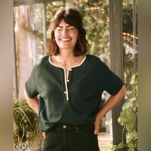 The Great. Women’s Size Small Dark Forest Green Short Sleeve Henley Sweatshirt